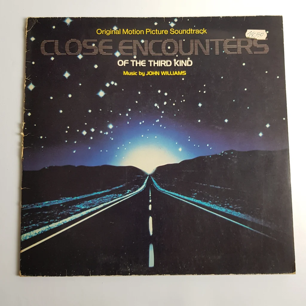 Close Encounters of the Third Kind filmzene bakelit lemez borítója, John Williams zenéjével.