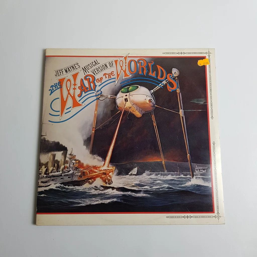 Jeff Wayne's The War of the Worlds bakelit lemez borítója, harci géppel és hajókkal