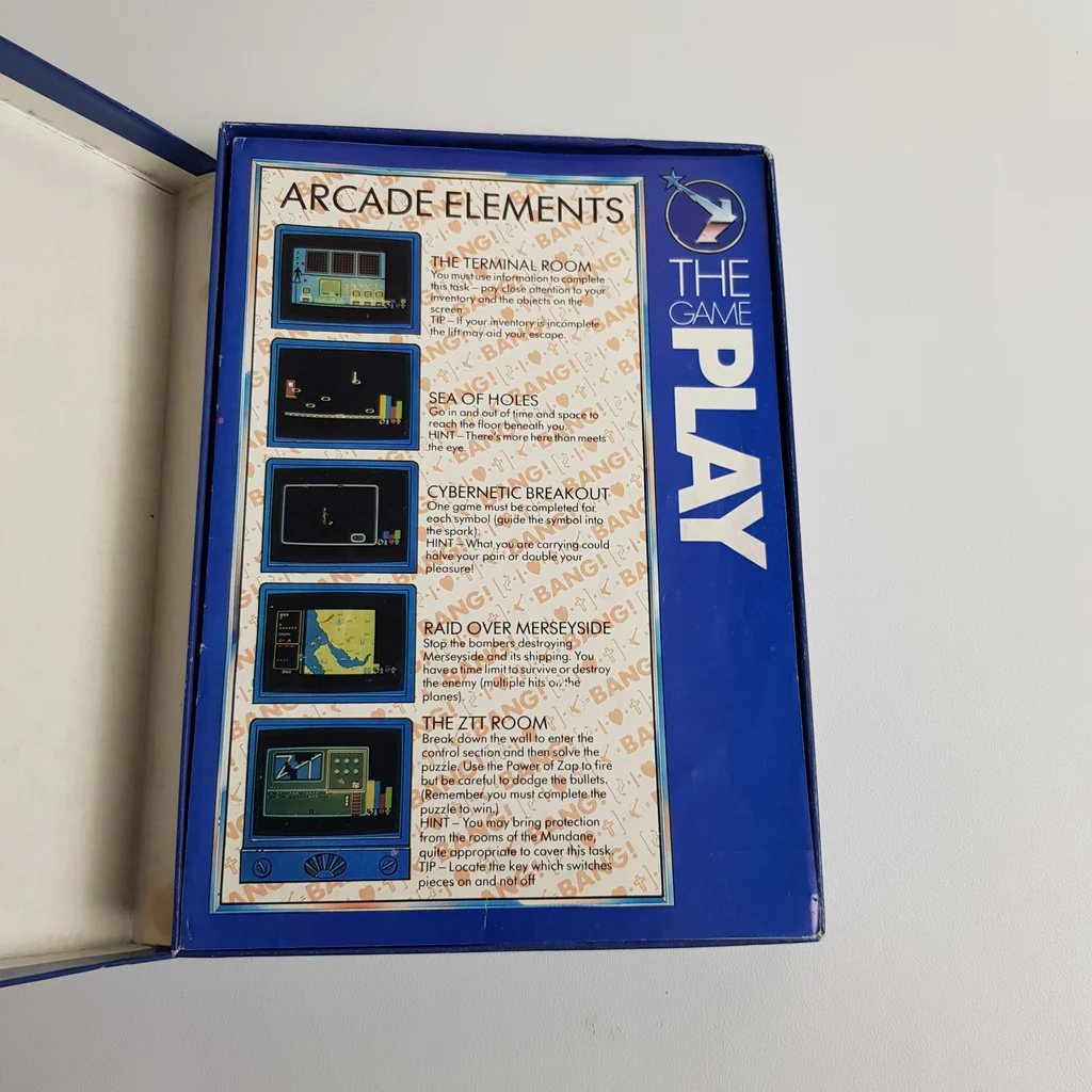 Játék képernyőképek és leírások egy retro számítógépes játék dobozának belsejében, Arcade Elements címmel.