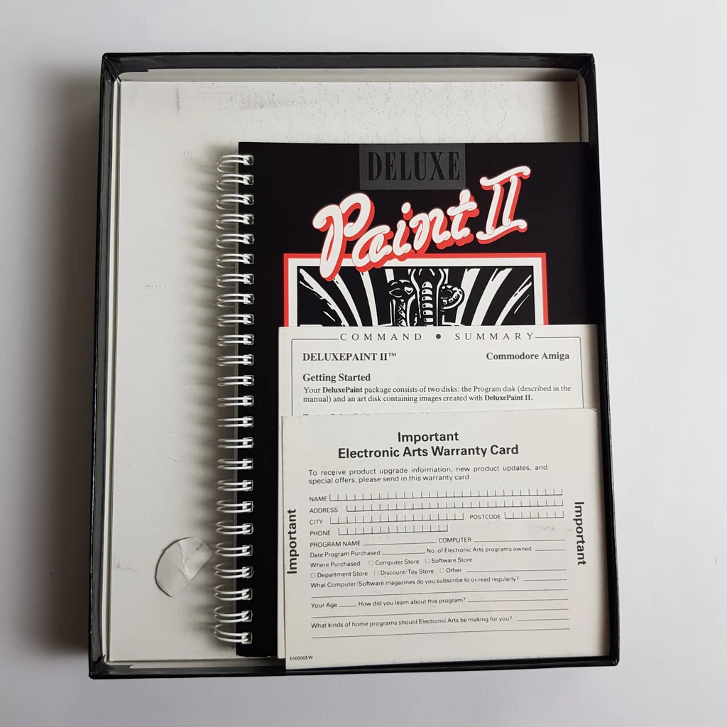 Deluxe Paint II Amiga kézikönyv és garancia kártya a dobozban Deluxe Paint II Amiga kézikönyv és garancia kártya a dobozban.