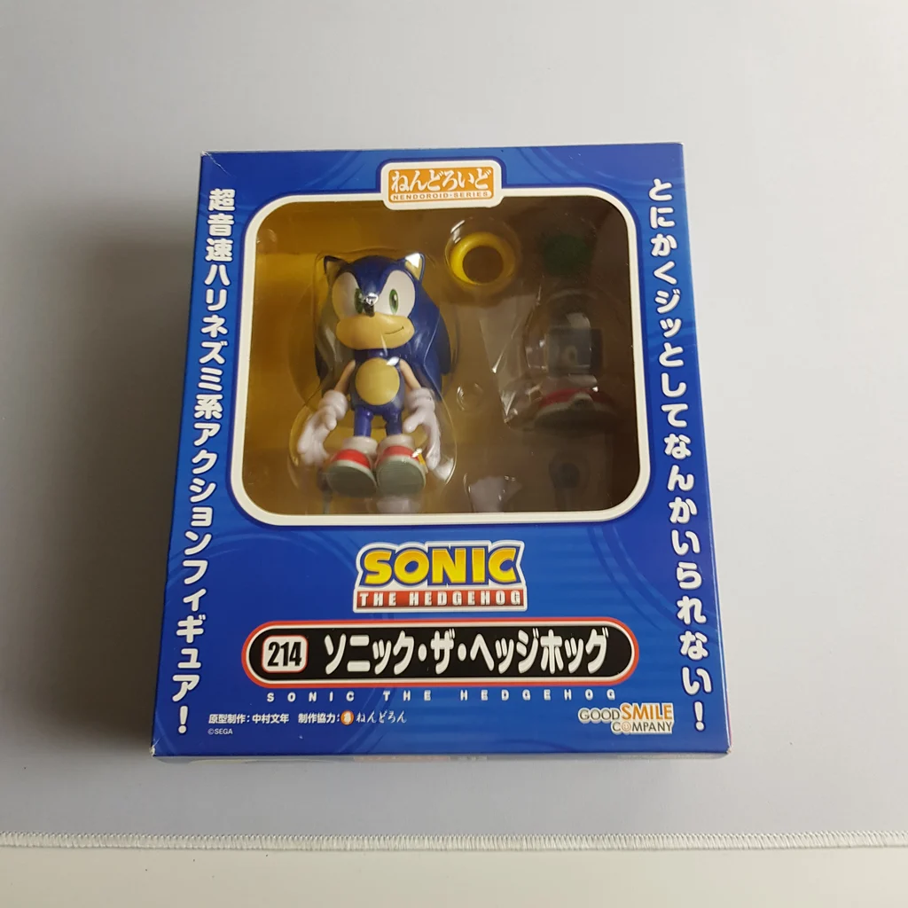 Sonic the Hedgehog Nendoroid figura dobozban Sonic the Hedgehog Nendoroid figura eredeti dobozában, kék színű csomagolásban, átlátszó ablakkal