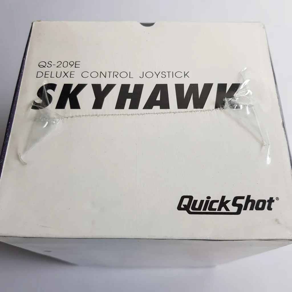 QuickShot Skyhawk QS-209E joystick doboz teteje QuickShot Skyhawk QS-209E joystick dobozának teteje, fóliázott állapotban.