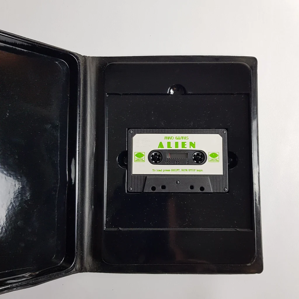 Alien Mind Games Commodore 64 kazetta a dobozban Alien Mind Games Commodore 64 kazetta a műanyag dobozban.